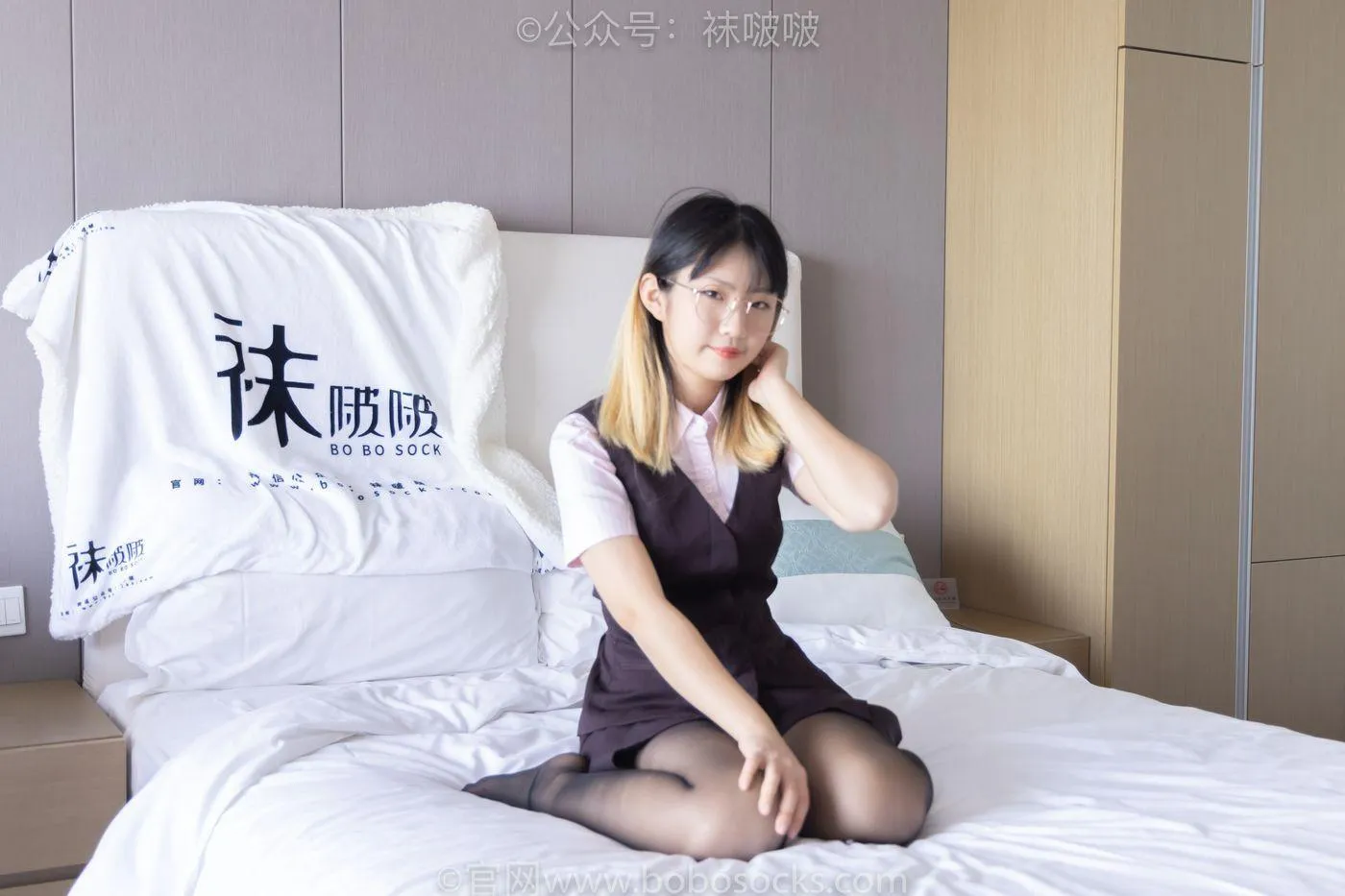 [BoBoSocks袜啵啵]NO.065 砂糖-招行制服、高跟鞋、黑丝 [140P]插图4